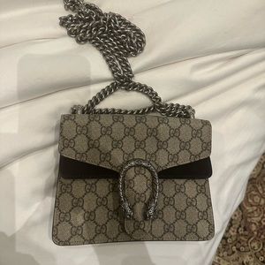 Gucci Cross over